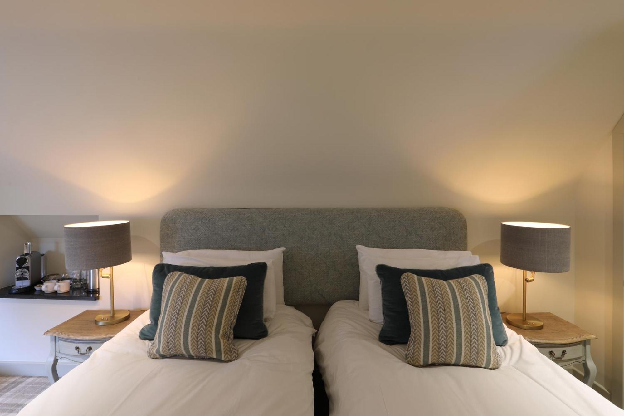 Hotel The Harcourt Arms Stanton Harcourt Habitación foto A bedroom at the hotel